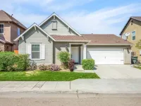 Fresno Home| Fire Pit| Sleeps 10| Quiet Community! 행크스 스왕크 파르 3 골프 코스 주변 호텔