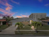 Beautiful River Front Home - Private Pool - Walk to Beach-Kayaks