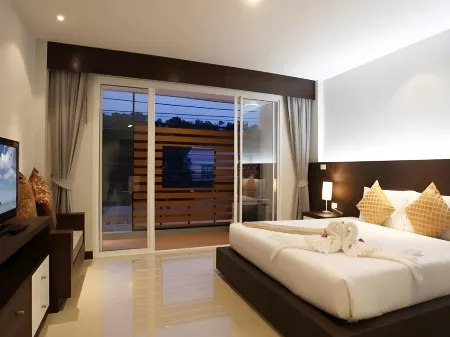 Nize Hotel Отели рядом с достопримечательностью «VR COMPUTER PHUKET»