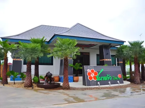 ชบาแก้ว รีสอร์ท - ที่มีที่จอดรถ
