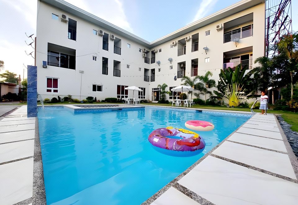 Three M's Hotel and Restaurant 외관 또는 객실 사진