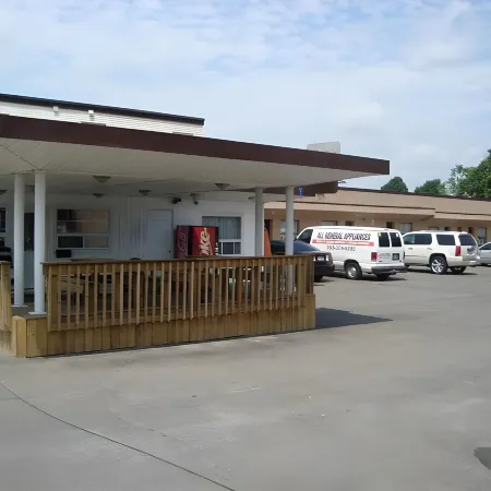 Niagara Inn & Suites