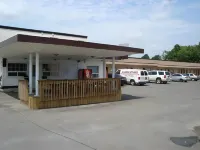 Niagara Inn & Suites