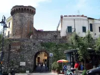 "Casetta del Borghetto" - "In the Heart of the Borghetto" Near the sea and Rome.