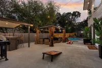 Summer Oasis ~ Pool ~ Hot Tub ~ Game Room ~ Outdoor Bar ~ Fire Pit Hotels near Maxx Marka