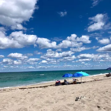 Bob's Beach Condo in Bella Vista by Jupiter beach!