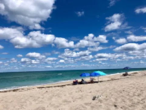 Bob's Beach Condo in Bella Vista by Jupiter beach!