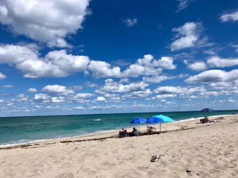 Bob's Beach Condo in Bella Vista by Jupiter beach!