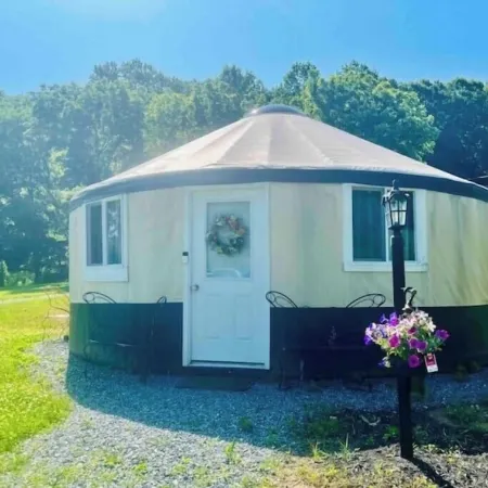 Unique Stay! Yurt with Mountain View, 1 min to Breweries & Hiking, 5 min to Lake