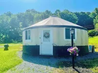 Unique Stay! Yurt with Mountain View, 1 min to Breweries & Hiking, 5 min to Lake