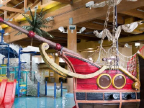 3-bedroom Cabin 13 in Bridges Bay, with on site eating and in/outdoor pool. 阿諾茲帕克酒店