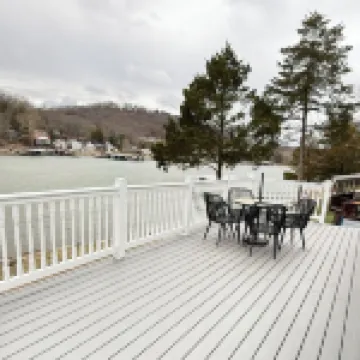 Cozy TINY HOUSE in a very quiet cove.