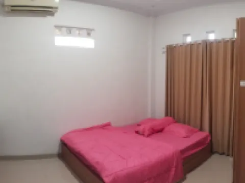 Griya Delvin Hotéis em Temon