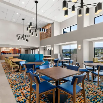 Hampton Inn & Suites by Hilton Corona