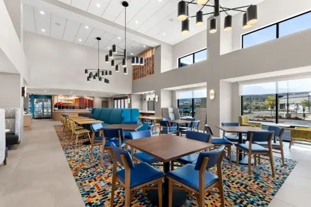 Hampton Inn & Suites by Hilton Corona