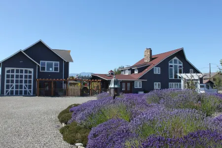 Waterfront Studio Private Guest Suite at Dungeness Barn House