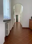 House surrounded by oak trees, ideal for families who like to relax.