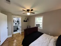 Farmhouse !!  1 min to  Randy’s Icehouse, Tx Beer Co & Taylor Liquor & 5 Samsung