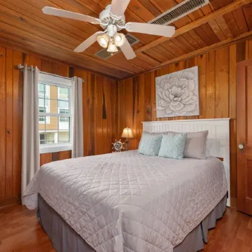 Obx Saltbox Retreat, Dog Friendly, Walk-in Showers & Decks