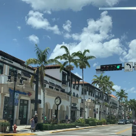 Beautiful Condo In The Heart Of Olde Naples!