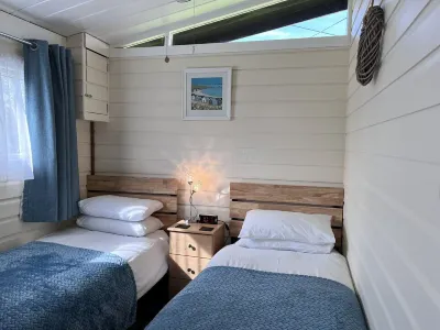 Cedar Lodge, Cedar Springs, Heacham. Only 5 Minutes Walk to the Beach.