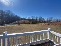 Cozy 3-bedroom 2 bath,5beds mobile home. Close to a boat launch. Covered parking