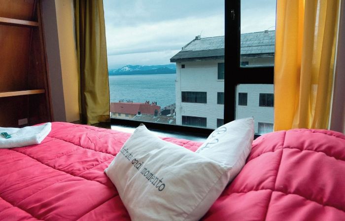 Moving Hostel Travel Bar