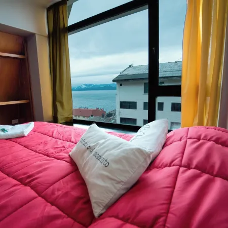 Moving Hostel Travel Bar