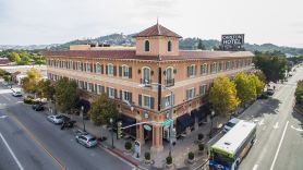 Carlton Hotel