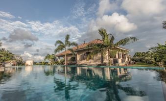 Villa Mayurana by Edwards Collection