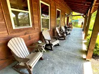 South Side Serenity 2 Bedroom Cabin by RedAwning