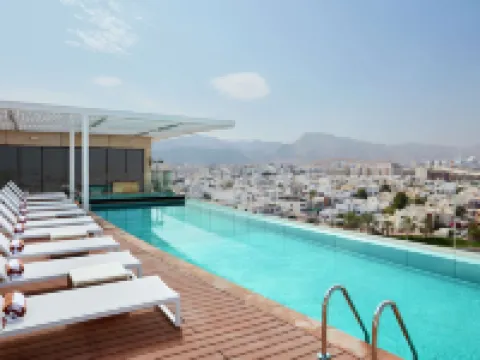 ヒルトン ガーデン イン マスカット アル クワイア マスカトのホテル