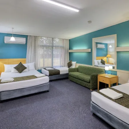 Silver Oaks Motel
