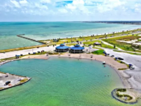 Charming House 1/2 Block from Bay フルトンのホテル