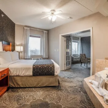 Monte Carlo Inn Barrie - Newly Renovated