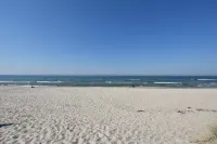 Charmante Ferienwohnung Mit Garten in Wiek