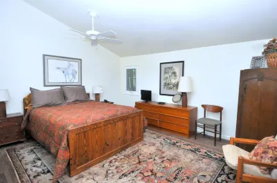 Black Forest - 5 Bedroom Escape Hotels near Berkeley Springs State Park