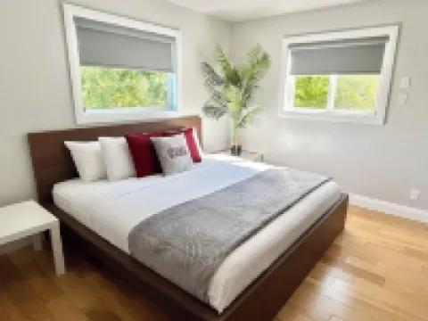 Cribs on the Hill Hotels in Picton