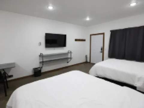 Bears Den Motel Hotels in Pine County