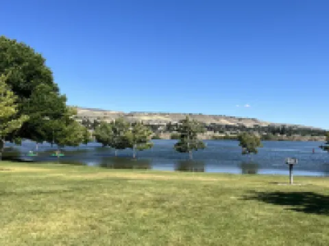 羊絨客棧 奇蘭縣酒店