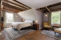 The NuWray Hotel & Carriage House Hotels in Burnsville