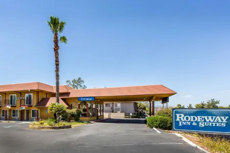 Rodeway Inn & Suites Canyon Lake-Menifee West Отели рядом с достопримечательностью «Orange Empire Railway Museum»