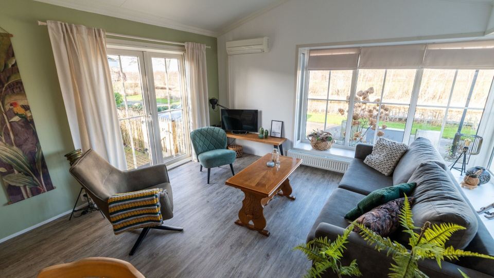 Canal-Side Stay, Giethoorn