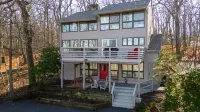 Wintergreen Retreat Jacuzzi Sauna dog Friendly