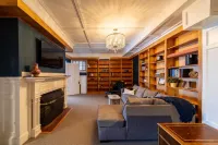 210 Main St Hotel a Ellsworth