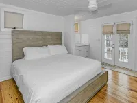 Seaside Cottage "sea Shack" Adorable Tupelo Street, Sleeps 4 1 Bedroom Home by Redawning Hotels in Seaside
