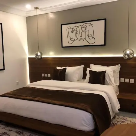 5 Star Saint Hotel