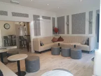 Charnwood Regency Guest House - parking