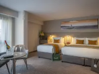 Maldron Hotel Newcastle Hotels near Castle Garth