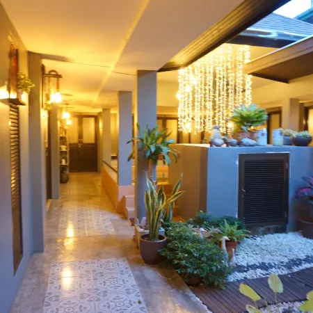 Baan Paea Guest House Отели рядом с достопримечательностью «Центр распродаж Premium Outlet»